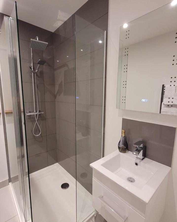 Luxury 2 Bed Apartment In The Heart Of Rochester Wainscot 외부 사진