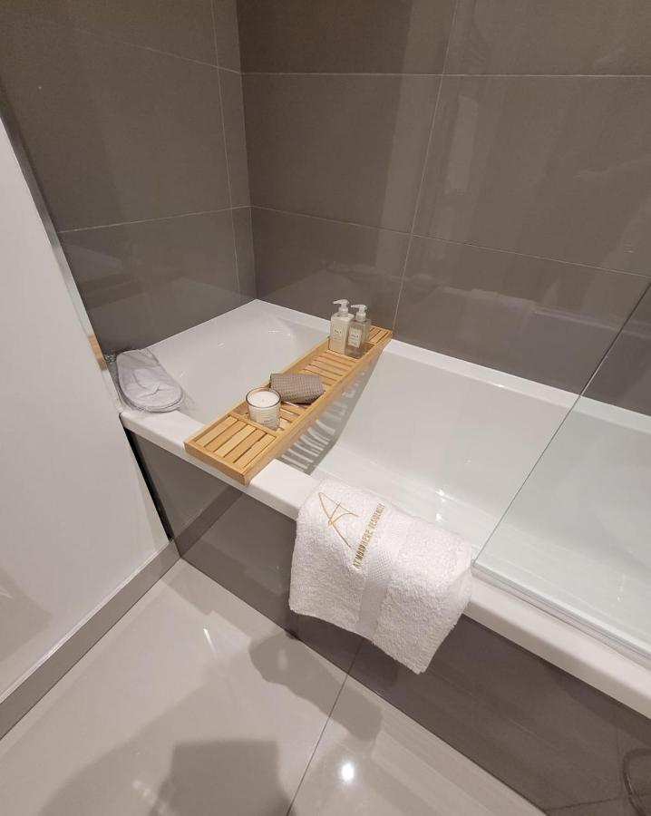 Luxury 2 Bed Apartment In The Heart Of Rochester Wainscot 외부 사진